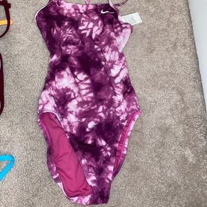 NIKE fixed back one piece